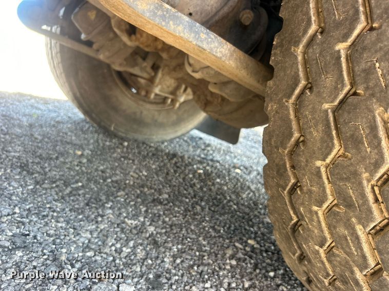 image for item EG1021 2004 Freightliner  Columbia flatbed truck