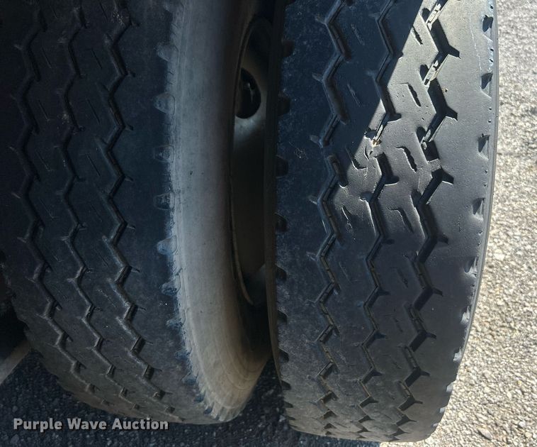 image for item EG1021 2004 Freightliner  Columbia flatbed truck