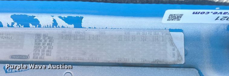 image for item EG1021 2004 Freightliner  Columbia flatbed truck