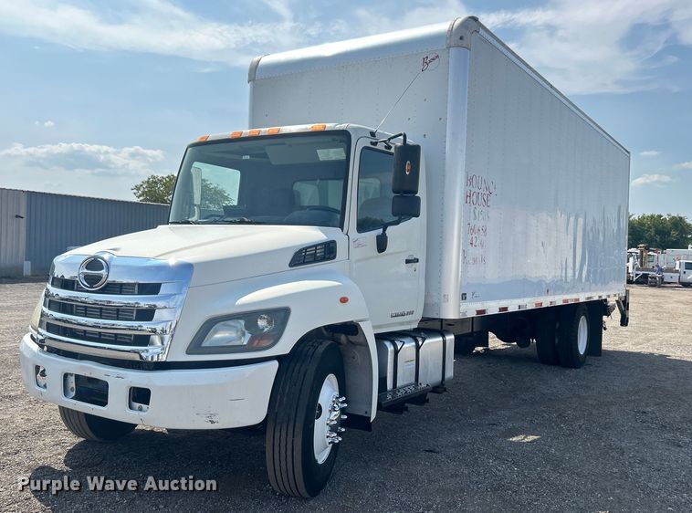 image for item EG1035 2015 Hino 268 box truck