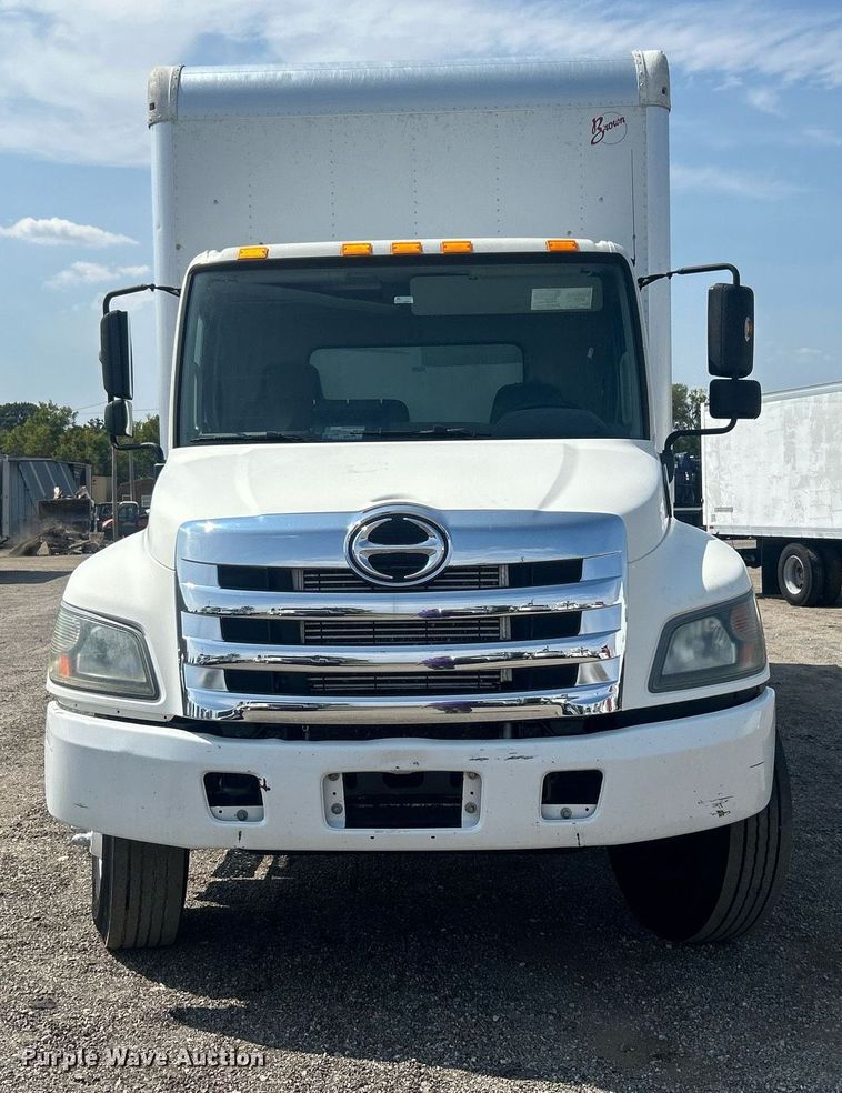 image for item EG1035 2015 Hino 268 box truck