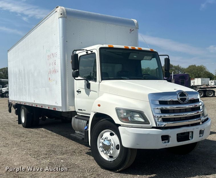 image for item EG1035 2015 Hino 268 box truck