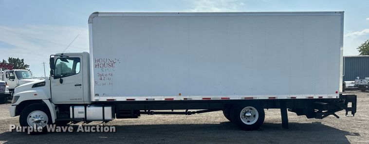 image for item EG1035 2015 Hino 268 box truck