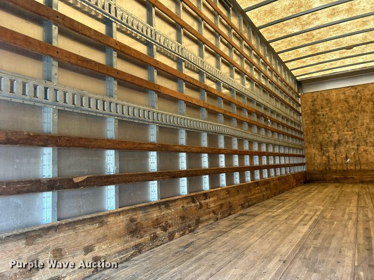 image for item EG1035 2015 Hino 268 box truck