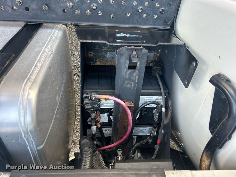 image for item EG1035 2015 Hino 268 box truck