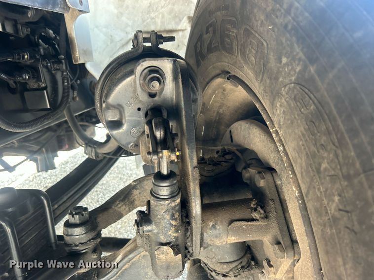 image for item EG1035 2015 Hino 268 box truck