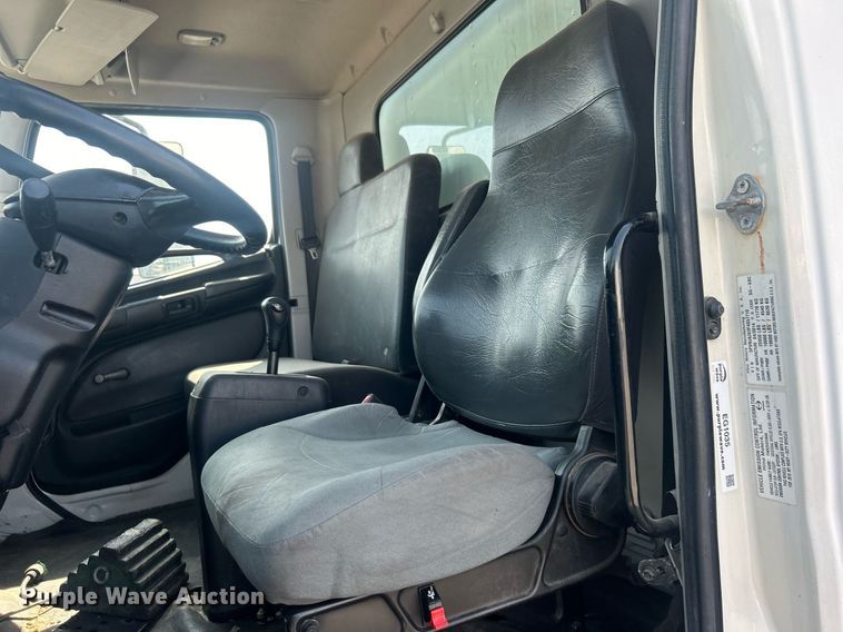 image for item EG1035 2015 Hino 268 box truck