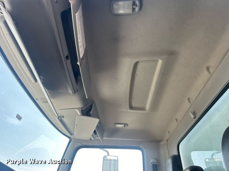 image for item EG1035 2015 Hino 268 box truck