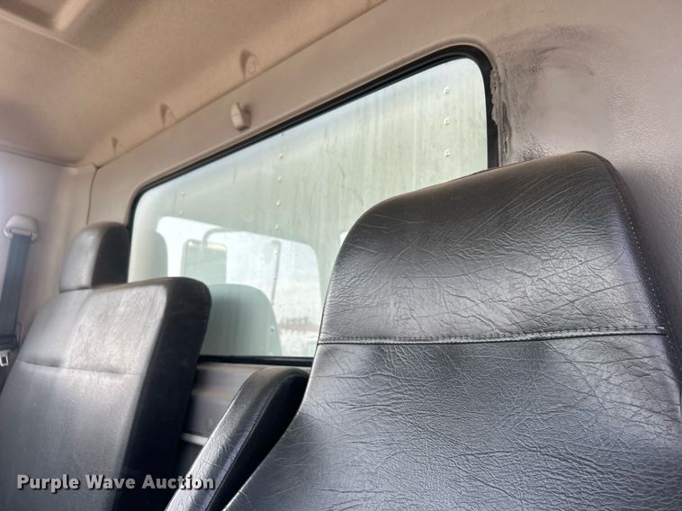 image for item EG1035 2015 Hino 268 box truck