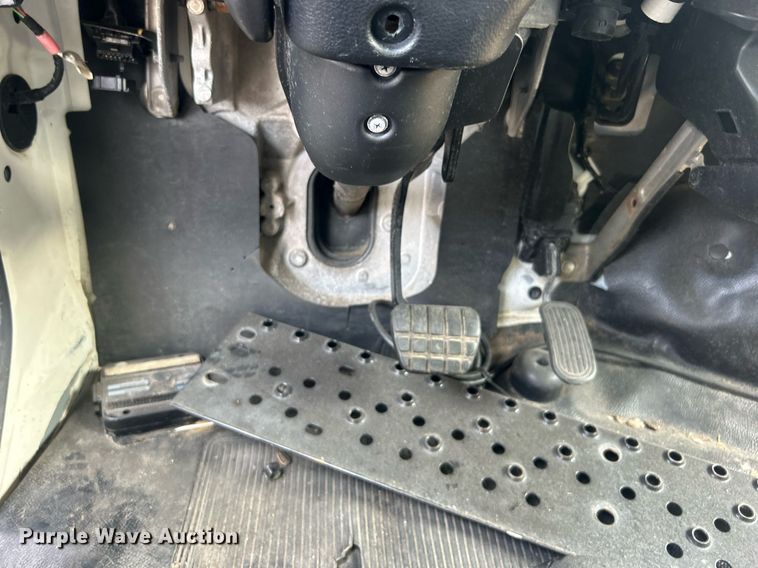 image for item EG1035 2015 Hino 268 box truck