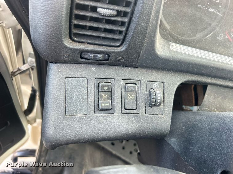 image for item EG1035 2015 Hino 268 box truck