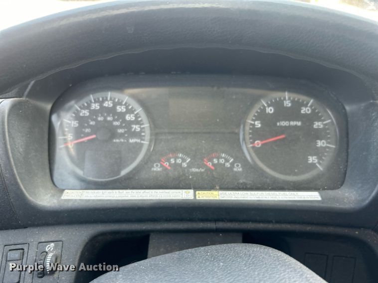 image for item EG1035 2015 Hino 268 box truck