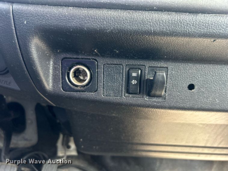 image for item EG1035 2015 Hino 268 box truck