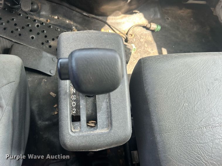 image for item EG1035 2015 Hino 268 box truck