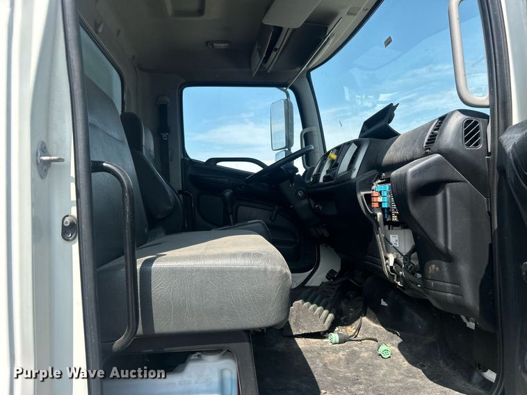 image for item EG1035 2015 Hino 268 box truck