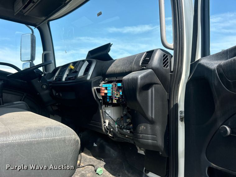 image for item EG1035 2015 Hino 268 box truck