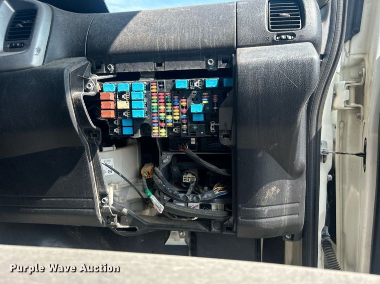 image for item EG1035 2015 Hino 268 box truck