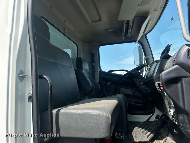 image for item EG1035 2015 Hino 268 box truck