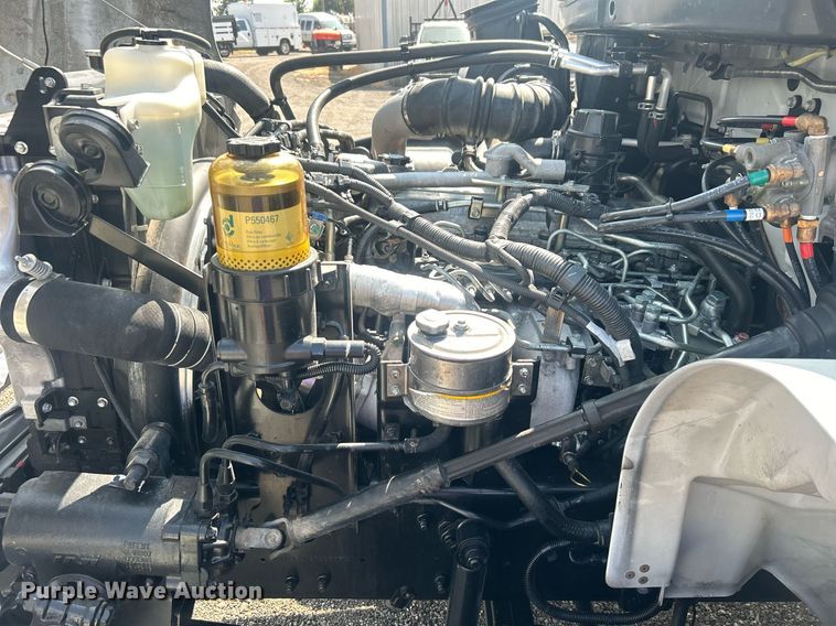 image for item EG1035 2015 Hino 268 box truck