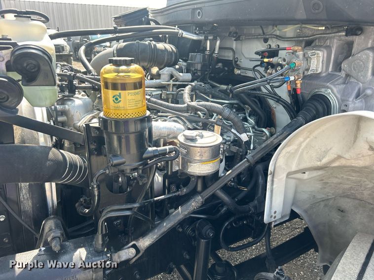 image for item EG1035 2015 Hino 268 box truck