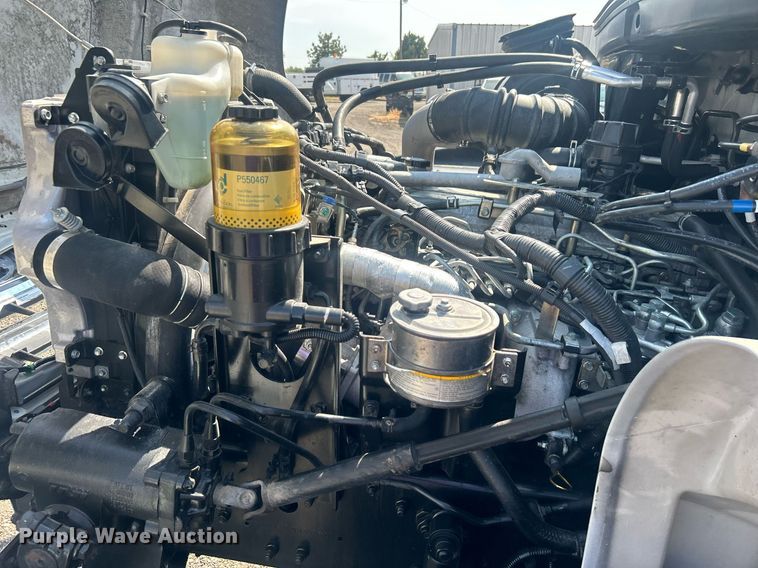 image for item EG1035 2015 Hino 268 box truck