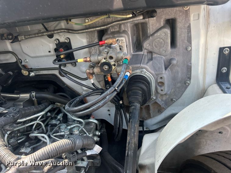 image for item EG1035 2015 Hino 268 box truck