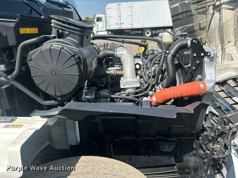 image for item EG1035 2015 Hino 268 box truck