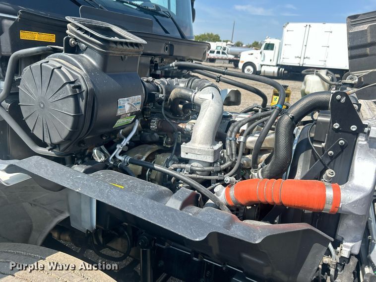 image for item EG1035 2015 Hino 268 box truck