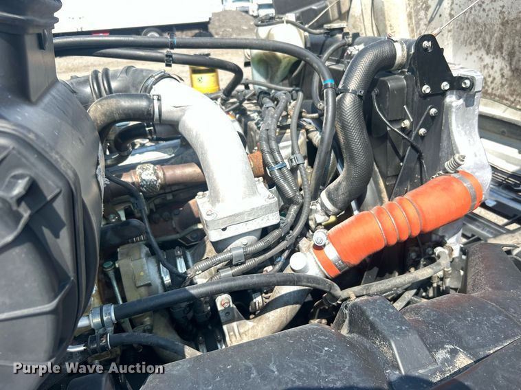 image for item EG1035 2015 Hino 268 box truck