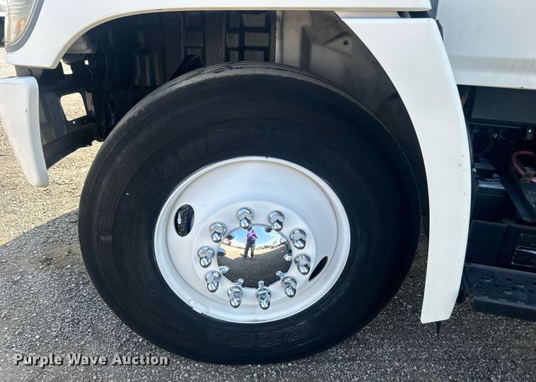 image for item EG1035 2015 Hino 268 box truck