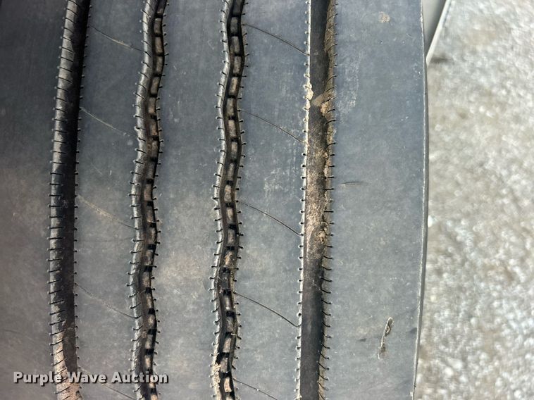 image for item EG1035 2015 Hino 268 box truck