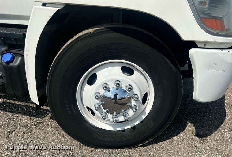 image for item EG1035 2015 Hino 268 box truck