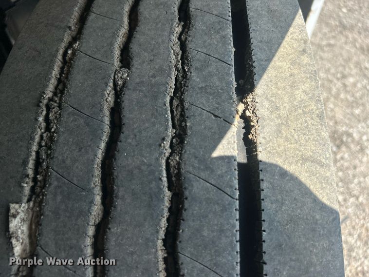 image for item EG1035 2015 Hino 268 box truck