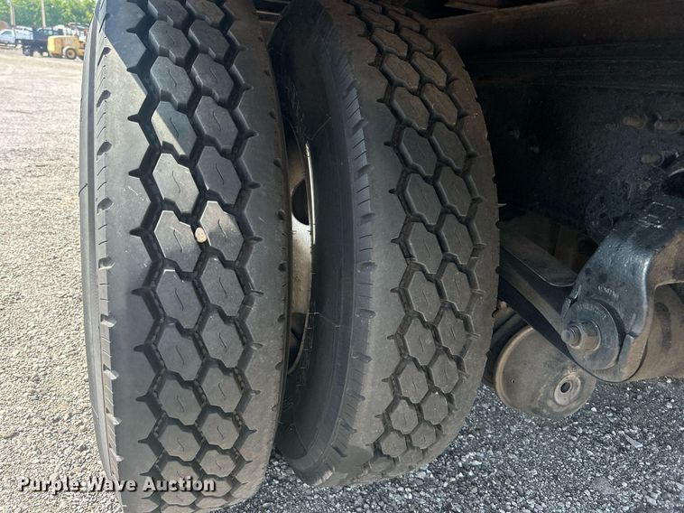 image for item EG1035 2015 Hino 268 box truck