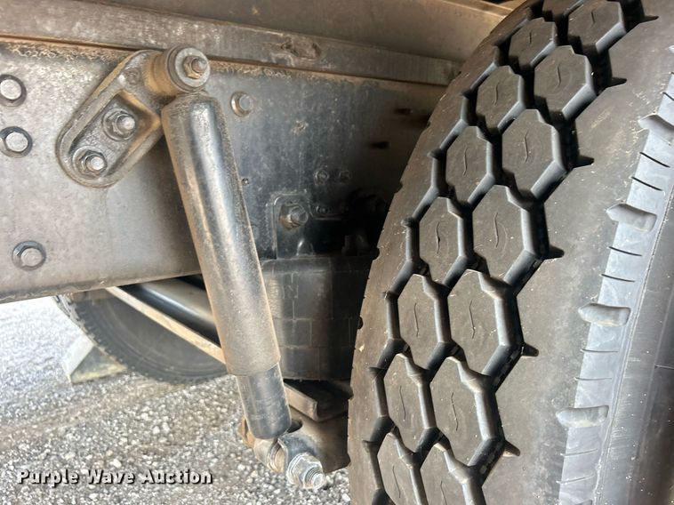 image for item EG1035 2015 Hino 268 box truck