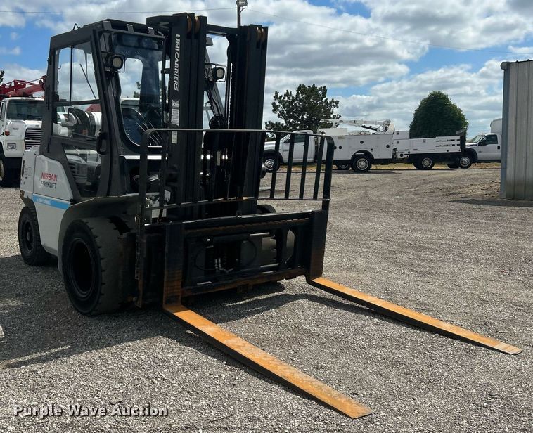 image for item EG1052 2015 Nissan 90 forklift