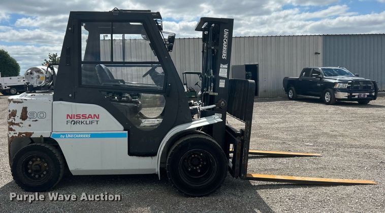 image for item EG1052 2015 Nissan 90 forklift