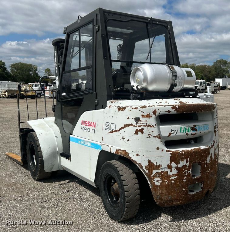 image for item EG1052 2015 Nissan 90 forklift