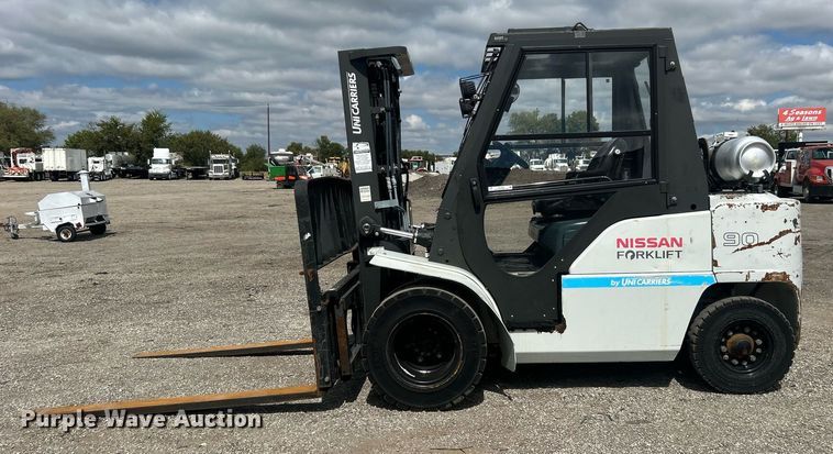 image for item EG1052 2015 Nissan 90 forklift