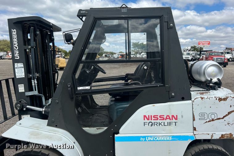 image for item EG1052 2015 Nissan 90 forklift