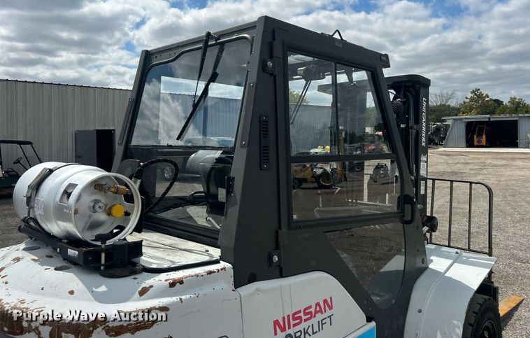 image for item EG1052 2015 Nissan 90 forklift
