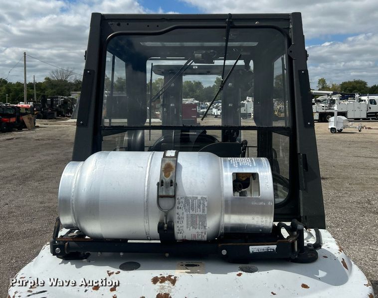 image for item EG1052 2015 Nissan 90 forklift