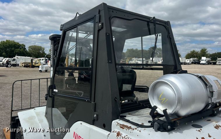 image for item EG1052 2015 Nissan 90 forklift