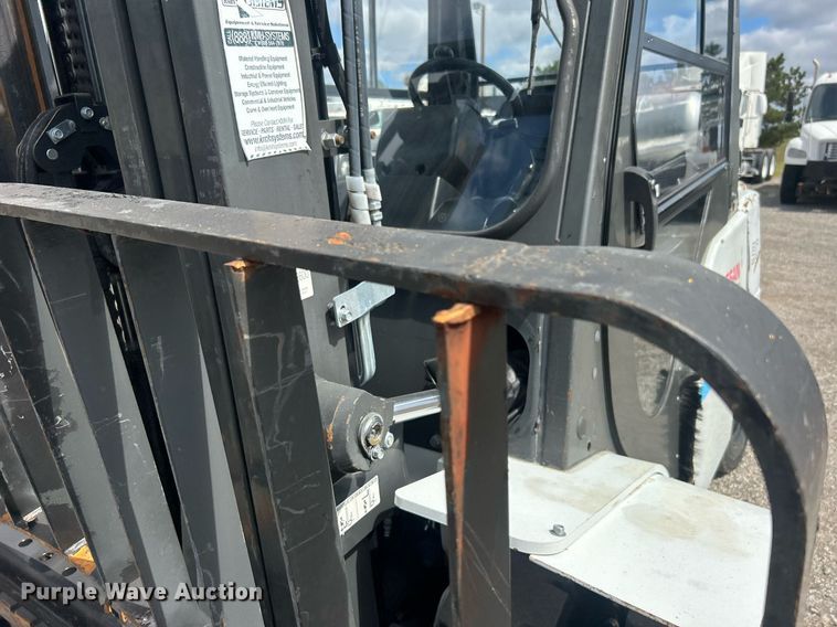 image for item EG1052 2015 Nissan 90 forklift