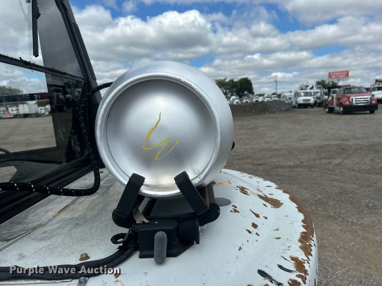 image for item EG1052 2015 Nissan 90 forklift