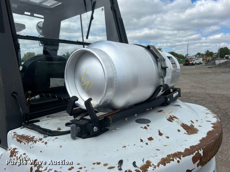 image for item EG1052 2015 Nissan 90 forklift