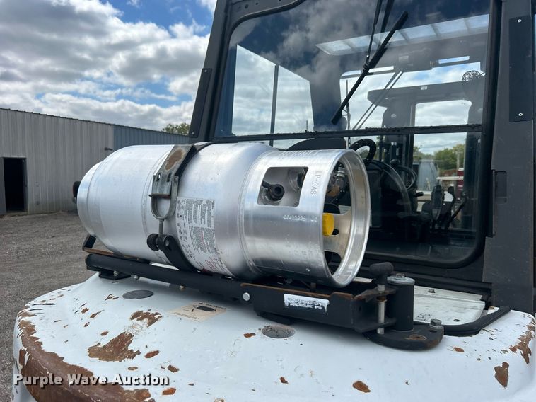 image for item EG1052 2015 Nissan 90 forklift