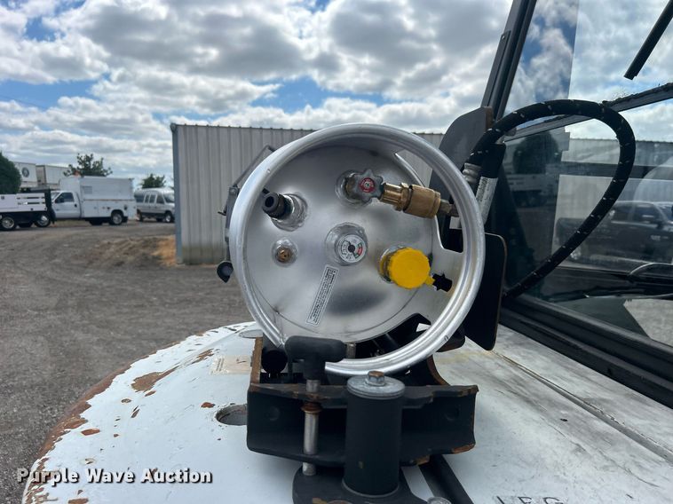 image for item EG1052 2015 Nissan 90 forklift