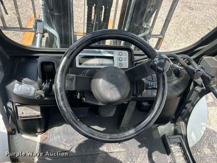 image for item EG1052 2015 Nissan 90 forklift