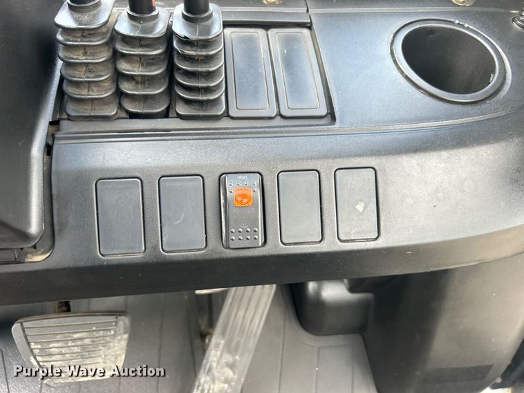 image for item EG1052 2015 Nissan 90 forklift